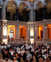 Auch das Auge isst mit: Abendempfang im Museum für Kommunikation in Berlin. Foto: Manuel Frauendorf  