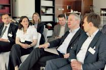Miteinander diskutieren: Alumni im Fachgespräch