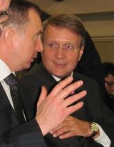 Im Dialog: Bundesminister Ronald Pofalla im Gespräch mit seinem belarussischen Kollegen Vladimir Makej. Foto: Andreas Metz