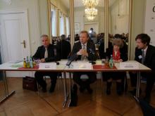 Ukraine-Veranstaltung mit Zentrumsleiter Alexander Rahr (links), Ost-Ausschuss-Geschäftsführer Rainer Lindner und der ukrainischen Botschafterin Natalia Zarudna in Berlin. Foto: DGAP