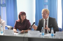 Svetlana Verba, stellvertretende Wirtschaftministerin der AR Krim und Prof. Dr. Rainer Lindner, Geschäftsführer des Ost-Ausschusses der Deutschen Wirtschaft.
