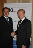 Der montenegrinische Staatspräsident Filip Vujanovic (links) mit dem Geschäftsführer des Ost-Ausschusses, Rainer Lindner (rechts)