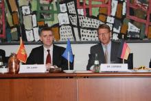 Sehen Montenegro auf gutem Weg bei der europäischen Integration: Premierminister Igor Luksic (links) und der Ost-Ausschuss-Vorsitzender Eckhard Cordes.
