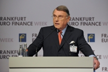 Ost-Ausschuss-Vorsitzender Klaus Mangold moderierte die Podiumsdiskussion in Frankfurt. Fotos: Maleki-Group