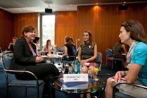 Stipendiaten im Gespräch mit Vertretern
„Ihrer“ Unternehmen
Foto: Ost-Ausschuss