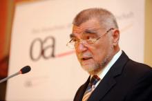 Mann mit Geschichte: der kroatische Staatspräsident Stipe Mesic beim Parlamentarischen Abend des Ost-Ausschusses.