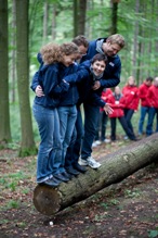 Balanceakt über rohem Ei: die Teilnehmer beim Networking in Nature.
Fotos: Manuel Frauendorf
