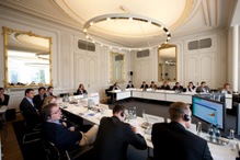 Intensive Diskussionen in anregender Atmosphäre: Tagungsraum im Palais Biron.