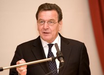 Eröffnete die 1. Deutsch-Russischen Gespräche Baden-Baden: Bundeskanzler a.D. Gerhard Schröder.