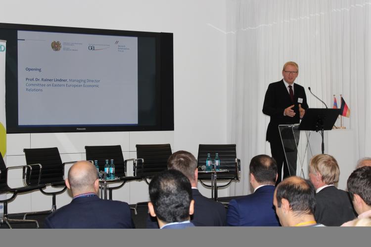 Prof. Dr. Rainer Lindnder auf dem Dt.-Arm. IT-Forum