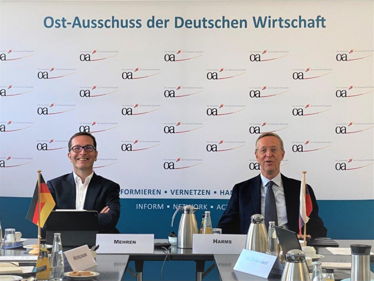 M. Mehren (l.), Sprecher des OA-Arbeitskreises Russland und M. Harms (r.), OA-Geschäftsführer