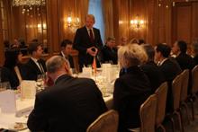 Der Geschäftsführer des Ost-Ausschusses, Rainer Lindner, leitet das Unternehmergespräch mit Vertretern von Mitgliedsunternehmen des Ost-Ausschusses und dem montenegrinischen Staatspräsidenten ein.