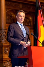 Dr. Frenzel beglückwünschte im Namen des Ost-Ausschusses die Stiftung zum Jubiläum. Fotos:Tobias Oechler