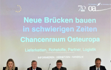 OA-Vorstand Dahmen (re.) und Geschäftsführer Harms (2.v.li.) auf der Konferenz im Bayrischen Landtag. Foto: E. Radaikina