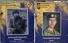 Erinnerung an gefallene ukrainische Soldaten in Kyjiw. Um den Kampf gegen Russland nicht zu verlieren, zieht die ukrainische Armee auch dringend benötigtes Fachpersonal aus Unternehmen ab, was die wirtschaftliche Entwicklung des Landes zusätzlich erschwert. Foto: Metz 