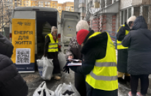 Wärme für die Ukraine: Die Berliner Initiative Ukraine2Power verteilt in Kyjiw Hilfe an die Bevölkerung. 80 Euro Spende reichen, um eine Wohnung mit einem Wärme- und Überlebenskit auszustatten. Foto: Ukraine2Power