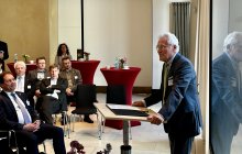 OA-Präsidiumsmitglied Peer Witten eröffnet das Forum in der Landesvertretung Hamburgs in Berlin. Foto: A. Metz