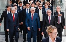 Ankunft von Kasachstans Präsidenten Kassym-Schomart Tokajew (li.) sowie von Bundespräsident Frank-Walter Steinmeier. Foto: DIHK/Nils Hasenau