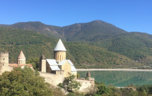 Georgien lockte mit der beeindruckenden Natur des Südkaukasus und jahrhundertealten Kulturstätten in den vergangenen Jahren immer mehr Touristen an. Durch die Coronakrise sind diese Erfolge nun in Frage gestellt. Foto: Andreas Metz