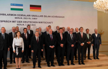 Deutsche Unternehmensvertreter mit Staatspräsident Shavkat Mirziyoyev. Foto: T. Suermann