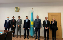 Vize-Außenminister Almaz Aidarov empfing die Delegation am ersten Tag der Reise, Foto: E. Kinsbruner