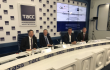 OAOEV-Geschäftsführer Harms (2.v.li.) und der AHK-Vorstandsvorsitzende Schepp (2.v.re.) präsentierten die Umfrage in Moskau. Foto: AHK 