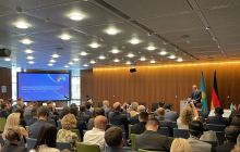 Vize-Premier Sklyar eröffnete den Reigen der Redner. Foto: Christian Himmighoffen