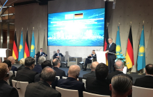 Präsident Tokajew eröffnet den Berliner Eurasischen Klub