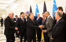 Die deutsche Delegation wurde von Präsident Mirzijojew begrüßt. Foto: Bundesregierung/Sandra Steins