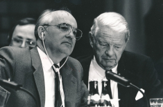 v.l.n.r.: Michail Gorbatschow und Otto Wolff von Amerongen; Foto: OA-Archiv/Olligschläger