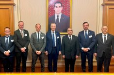 In der Hauptstadt Aschgabat hatten die Delegationsmitglieder unter Leitung von Michael Harms (Bildmitte) die Gelegenheit, die für ihre jeweilige Branche zuständigen stellvertretenden Vorsitzenden des Ministerkabinetts zu treffen. Foto: Turkmenisches Ministerkabinett