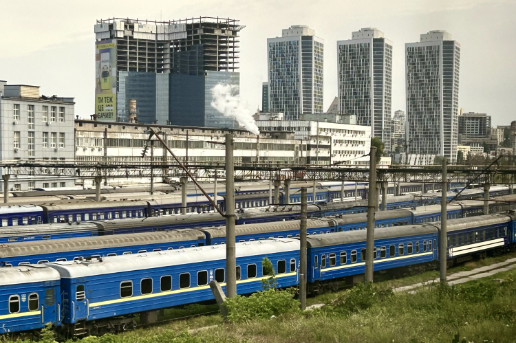 Die ukrainische Energieinfrastruktur ist immer wieder Ziel russischer Angriffe. Durch Förderinstrumente und strategische Partnerschaften entstehen bereits jetzt neue Investitionschancen im Bereich erneuerbarer Energien und beim nachhaltigen Wiederaufbau. Foto: A. Metz