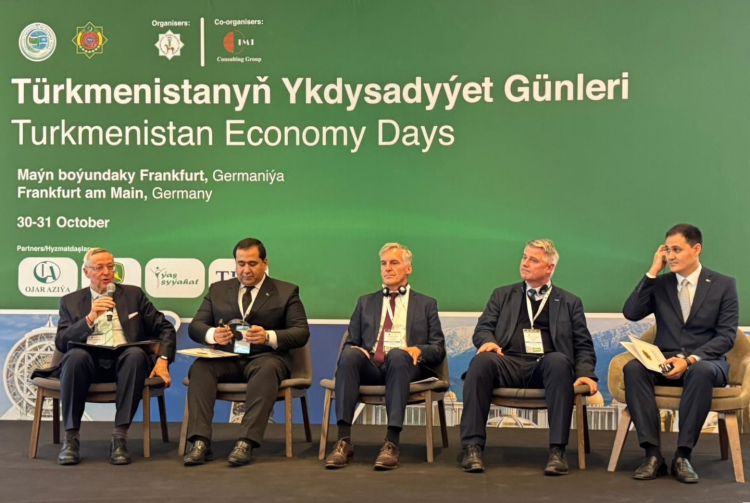 Podiumsdiskussion Ausbau der Handelsbeziehungen zwischen Turkmenistan und Deutschland: Erfolge und Chancen. Foto: V. Nikitenko