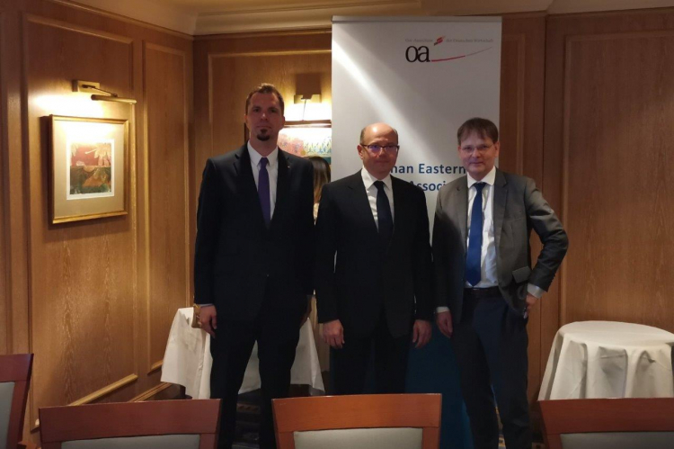 v.l.n.r.: Stefan Kägebein, Parviz Shahbazov, Wolfram Axthelm; Foto: OA