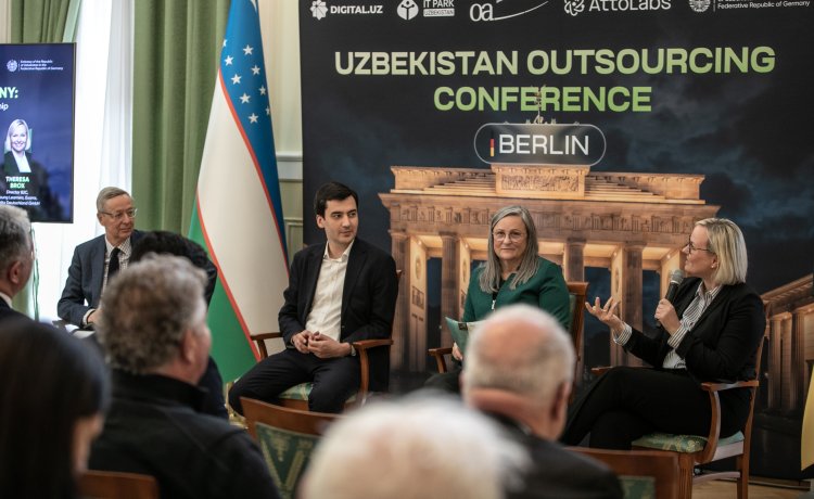Paneldiskussion im Rahmen der Uzbekistan Outsourcing Conference in Berlin zu Chancen und Rahmenbedingungen für internationale IT- und Outsourcing-Projekte. Foto: IT Park Uzbekistan