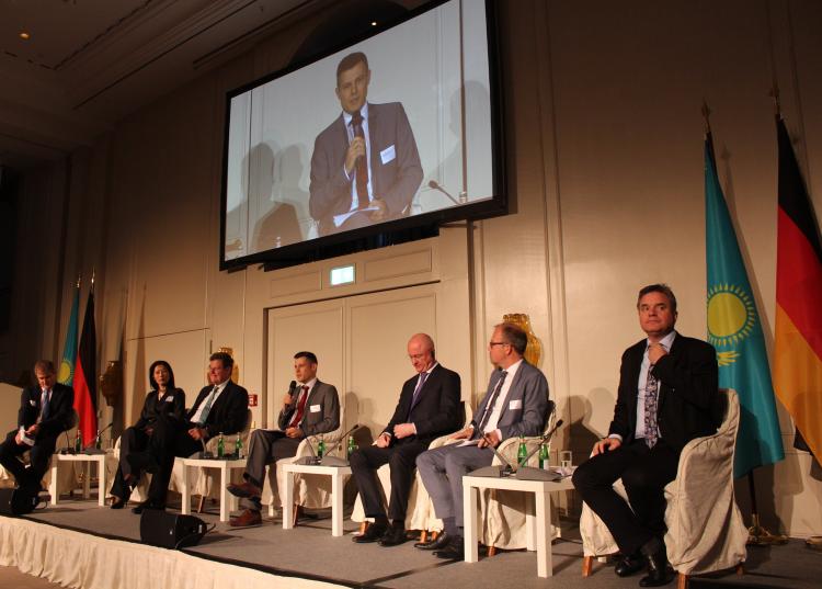 Bis zum Besuch des kasachischen Präsidenten in Deutschland soll an einer Road Map für enge Wirtschaftskooperationen gearbeitet werden. Foto: Nadiia Fedorenko