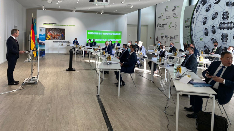 Für den Ost-Ausschuss begrüßte unter anderem Präsidiumsmitglied Niko Warbanoff, Co-Vorsitzender des Deutsch-Kasachischen Wirtschaftsrats. Foto: Ost-Ausschuss
