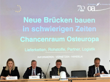 OA-Vorstand Dahmen (re.) und Geschäftsführer Harms (2.v.li.) auf der Konferenz im Bayrischen Landtag. Foto: E. Radaikina