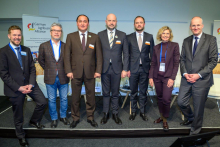 Gemeinsam weiterkommen: GAA-Geschäftsführer Dr. Per Brodersen, Unternehmer Kajrat Bisatajew, Minister Jerbol Karaschukejew, Minister Vladimir Bolea, Vizeminister Markyan Dmytrasevych und Dr. Petra Laux (Syngenta Group) mit GAA-Ländersprecher für Ukraine und Zentralasien, Dirk Stratmann (v.l., Foto: GAA)