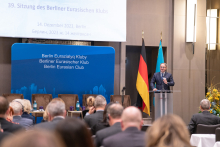 Der stellvertretende Außenminister der Republik Kasachstan Roman Vassilenko betonte die gute bestehende Kooperation beider Länder in seiner Begrüßung, Foto: OA/ N. Nemtschinowa