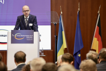 Der stellvertretende Ost-Ausschuss-Vorsitzende Christian Bruch begrüßte die Teilnehmenden. Foto: Jens Schicke/DIHK