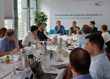 20 Personen im Ost-Ausschuss und 70 Interessierte, die online zugeschaltet sind, im Gespräch mit Jekaterina Schulmann, Foto: E. Temnaya