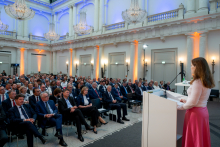 Die Ost-Ausschuss-Vorsitzende Cathrina Claas-Mühlhäuser warb zur Eröffnung für Vertiefung und Erweiterung des EU-Binnenmarkts. Foto: Christian Kruppa