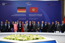 Die Wirtschaftsdelegation bei der IV. Sitzung des Kirgisisch-Deutschen Wirtschaftsrates. Bild: Pressedienst des Ministerkabinets Kirgisistans 