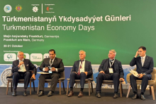 Podiumsdiskussion Ausbau der Handelsbeziehungen zwischen Turkmenistan und Deutschland: Erfolge und Chancen. Foto: V. Nikitenko