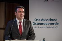 Nordmazedoniens Ministerpräsident Zaev war der Gastredner der Jahresveranstaltung. Foto © Amélie Losier