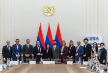 Gruppenbild zum EuroNest – Strategiedialog im armenischen Parlament in Jerewan. Quelle: EBA Armenien 