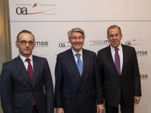 Der OAOEV-Vorsitzende Büchele (Mitte) begrüßte die Außenminister Maas (li.) und Lawrow (re.). Foto: MSC