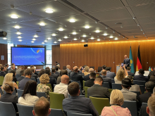 Vize-Premier Sklyar eröffnete den Reigen der Redner. Foto: Christian Himmighoffen