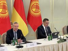 Ost-Ausschuss-Geschäftsführer Harms (li.) begrüßte Präsident Dschaparow. Foto: Christian Himmighoffen